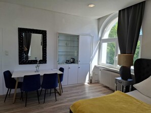 55-inch Smart TV with satellite channels, Netflix, streaming services - Villa Bowdy (Niederzier)