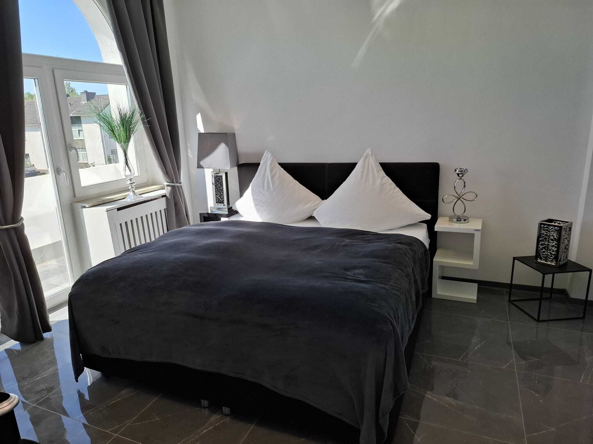Family Room | Hypo-allergenic bedding, down comforters, minibar, in-room safe