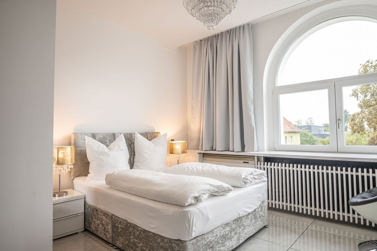 Hypo-allergenic bedding available, down comforters, minibar