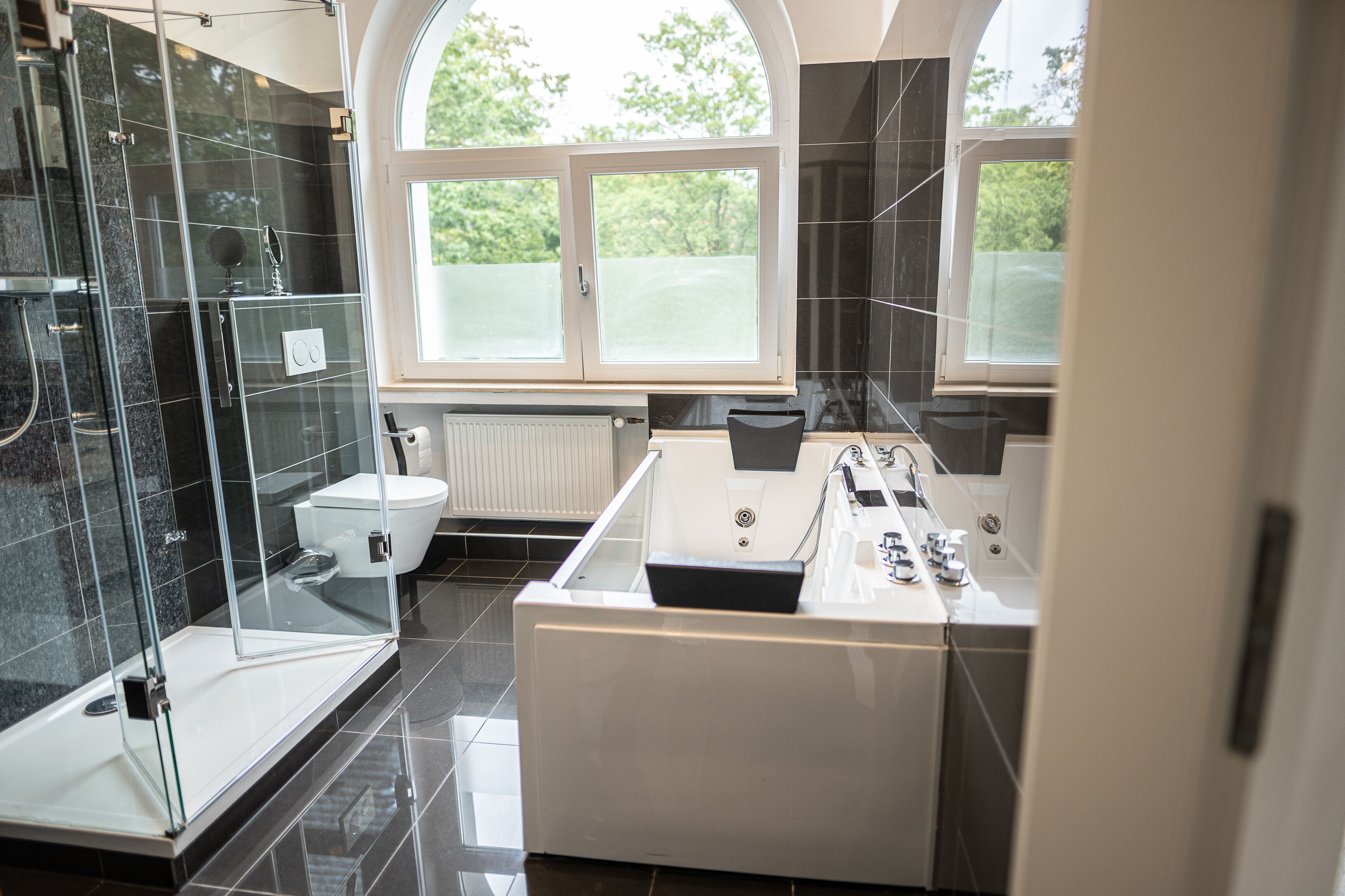 Deluxe-Zimmer, Whirlpool (Platin) | Badezimmer | Haartrockner, Handtücher, Seife, Shampoo