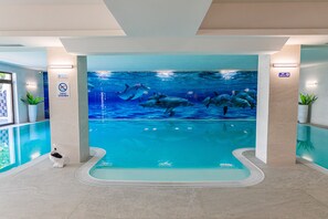 Indoor pool, open 4:00 PM to 9:00 PM, free cabanas, sun loungers - Kasor (Strykow)