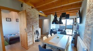 4 habitaciones, tabla de planchar con plancha y internet gratis 