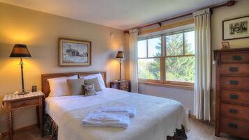 4 bedrooms, internet, bed sheets