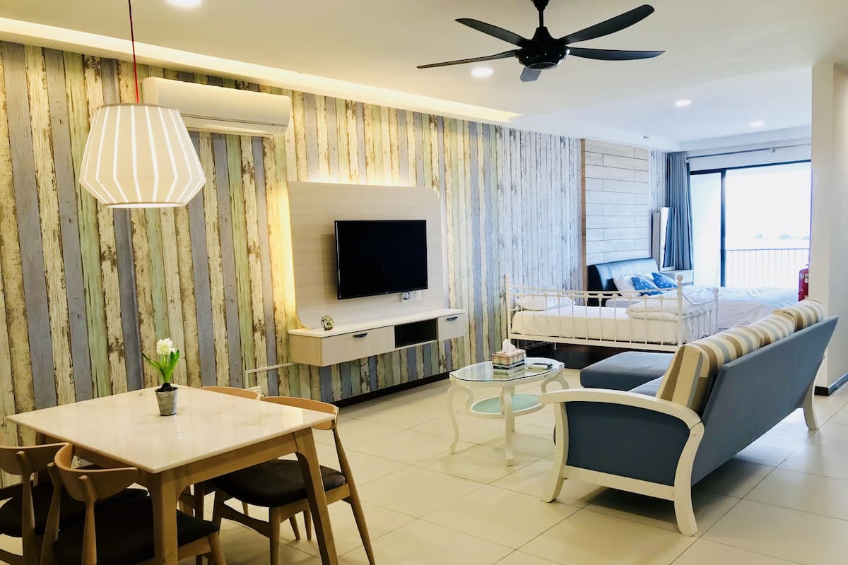 Studio Suite Premium | Area keluarga | Smart TV 50-inci dengan saluran TV digital dan TV