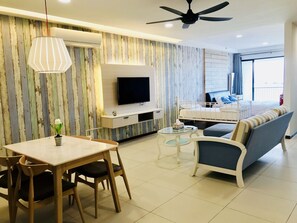 Living area - Luxury Seaview Studio by Little Cabin (George Town)