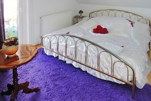 4 bedrooms, travel cot, free WiFi
