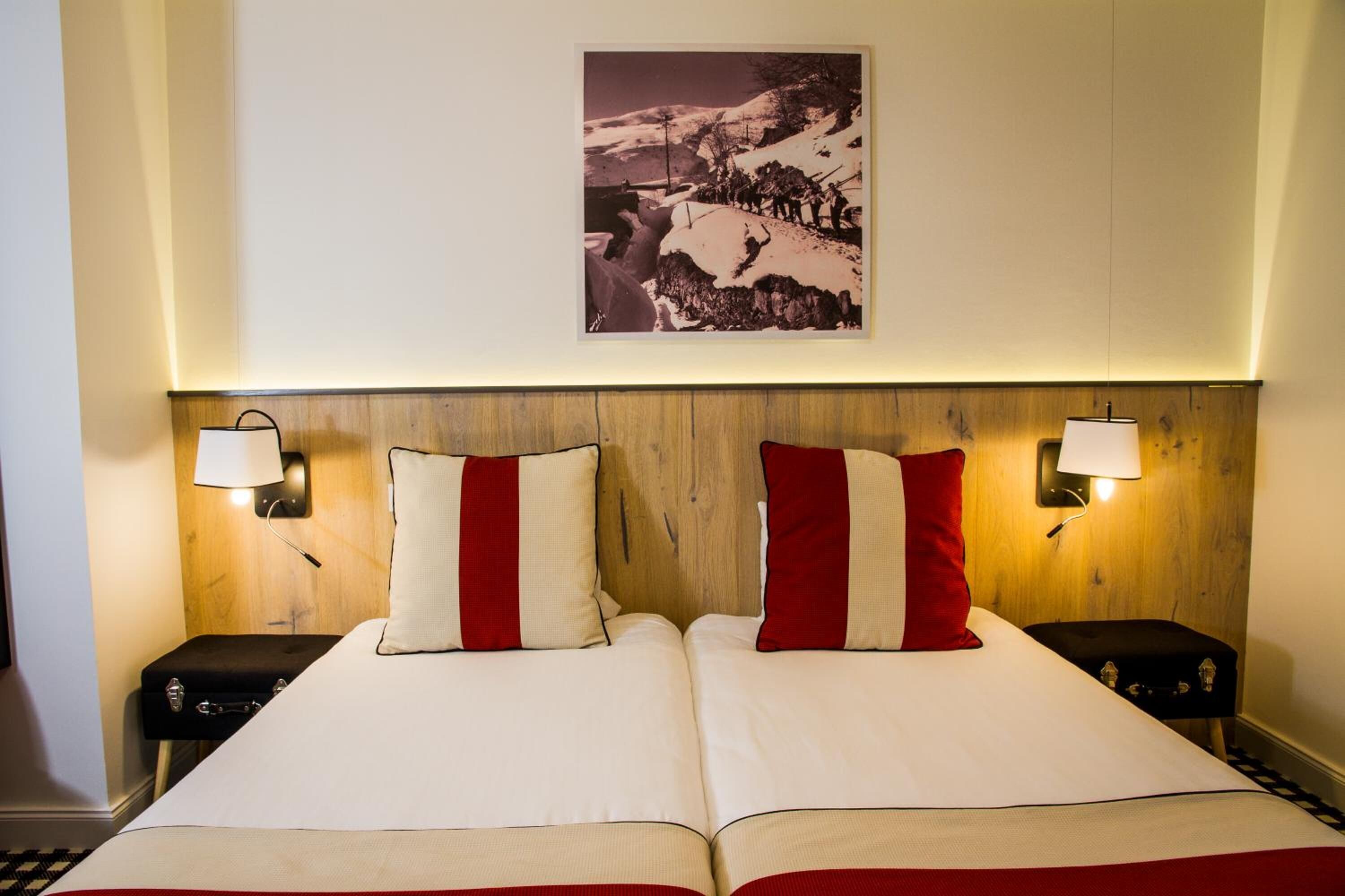 in-room safe, individually decorated, individually furnished, desk