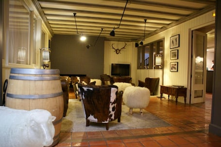 Lobby. Hotel Mir