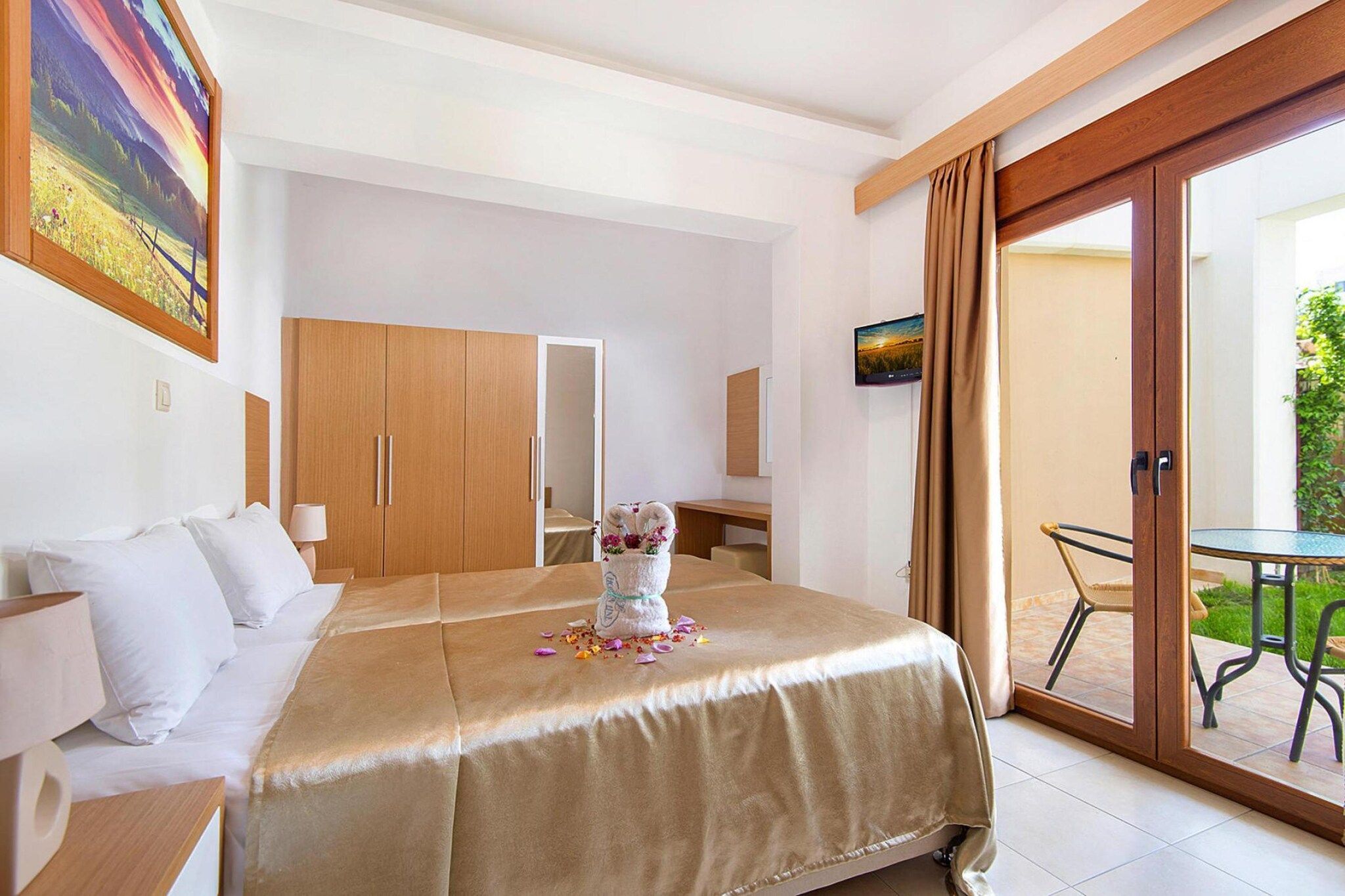 3 bedrooms, iron/ironing board, travel cot, free WiFi