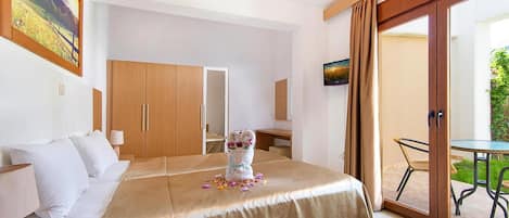 3 bedrooms, iron/ironing board, travel cot, free WiFi