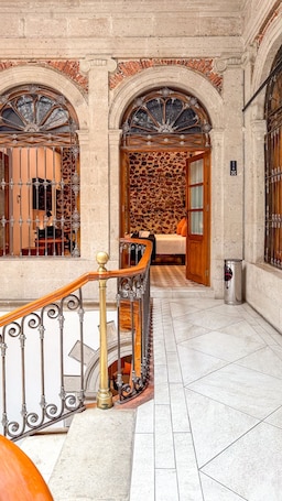 Junior Suite 1 King Bed | Premium bedding, minibar, in-room safe, desk