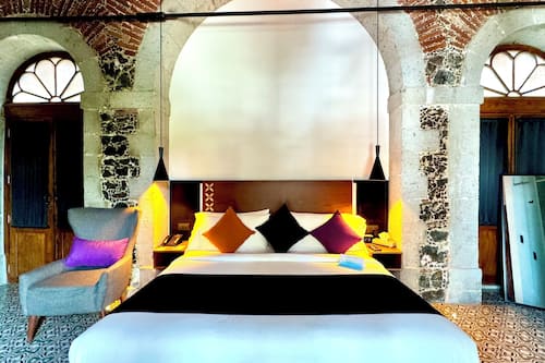 Superior Room 1 King Bed
