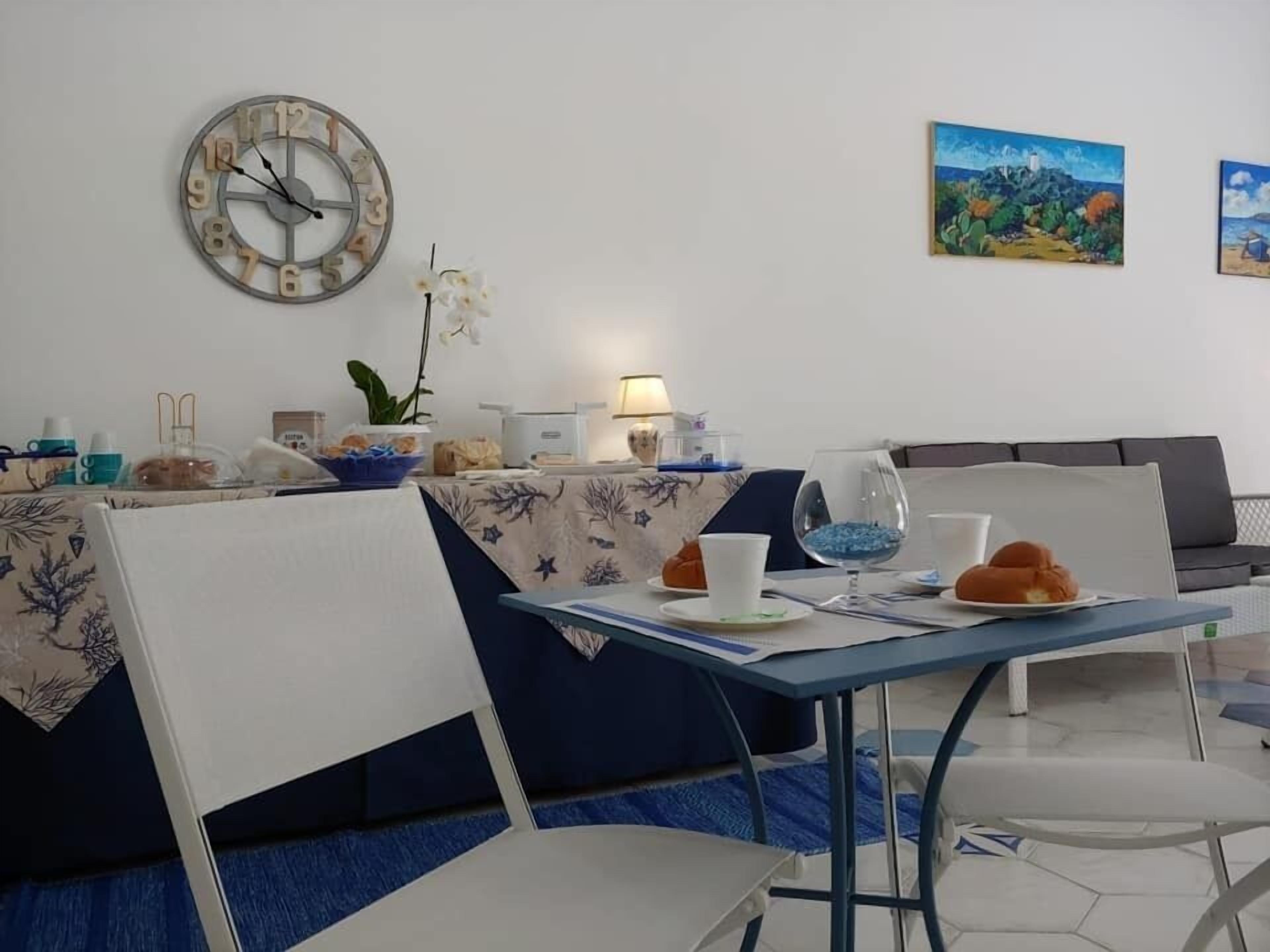 朝食 (ビュッフェ)、毎日提供 (無料)