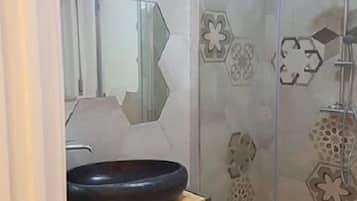 Chambre Double ou avec lits jumeaux, terrasse | Salle de bain