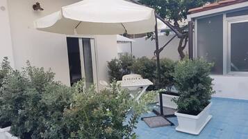 Camera con letto matrimoniale o 2 letti singoli, terrazzo | Terrazza/patio