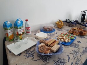 Café da manhã com buffet grátis todos os dias