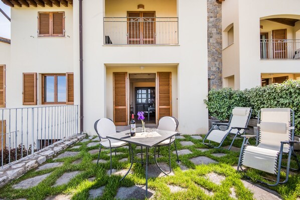Panoramic-Apartment, Hügelblick (4) | Terrasse/Patio