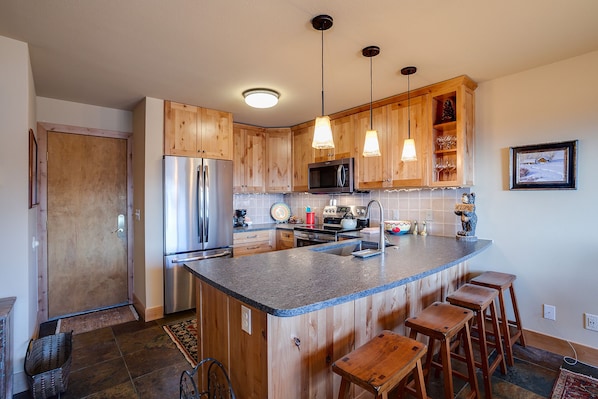 Fridge, oven, stovetop, dishwasher