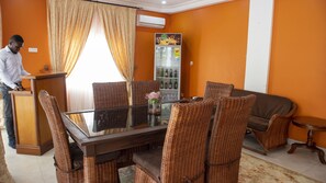 Kawasan tempat duduk lobi