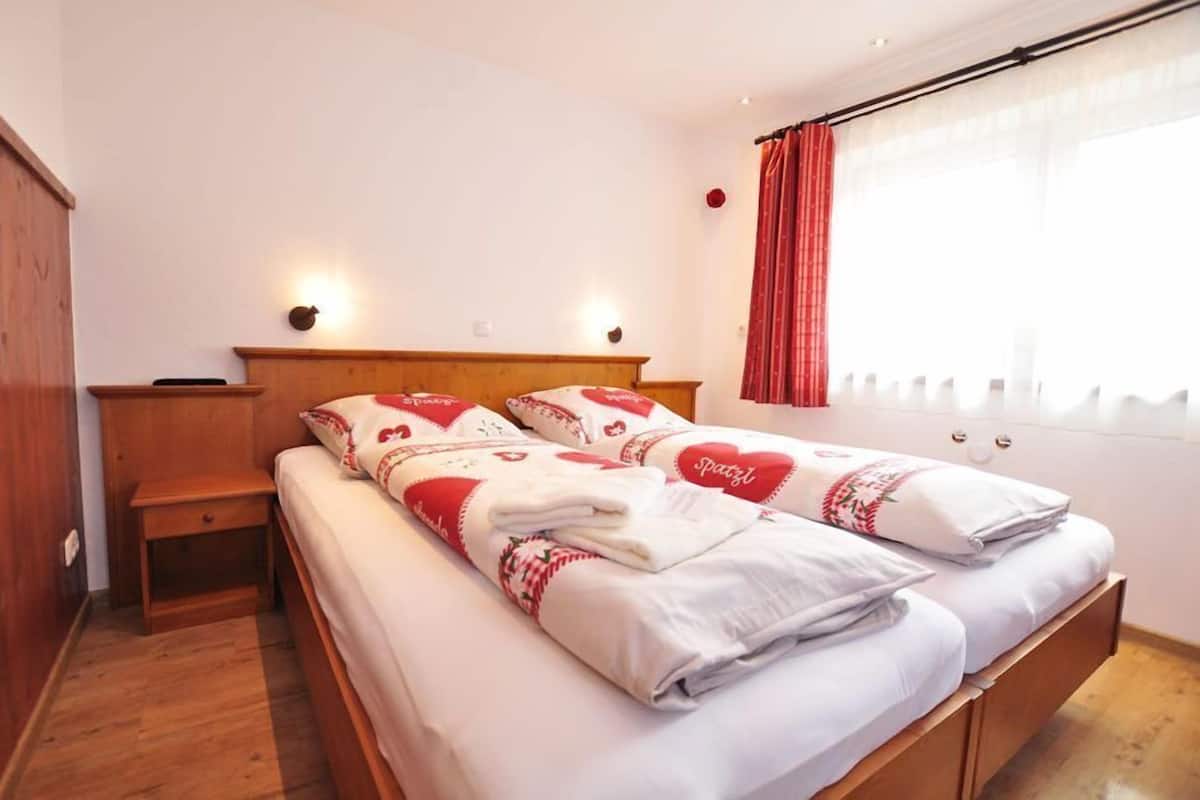 Superior appartement | 2 slaapkamers, hypoallergeen beddengoed, een bureau