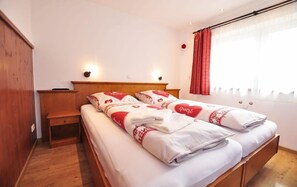 Appartement supérieur | Literie hypoallergénique, bureau, rideaux d’obscurcissement