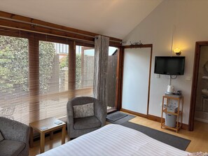 Deluxe Studio | Living area | Flat-screen TV - Whortleberry Studio B&B (Minehead)