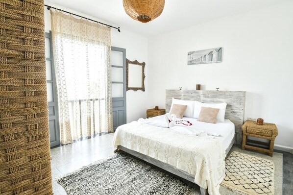 1 habitación, tabla de planchar con plancha, wifi y ropa de cama