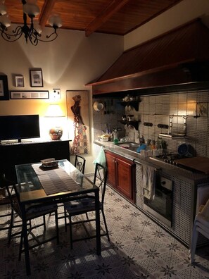 Fridge, oven, stovetop, coffee/tea maker - Li Cardilli residence for a stay immersed in nature (Sorrento)