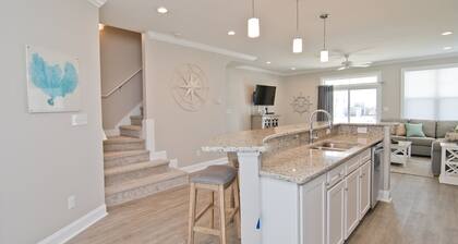 Seaside Villas, 3 kerroksinen, hissi, autotalli, 4 makuuhuonetta, 3. 5 kylpy. Nukkuu 8-10