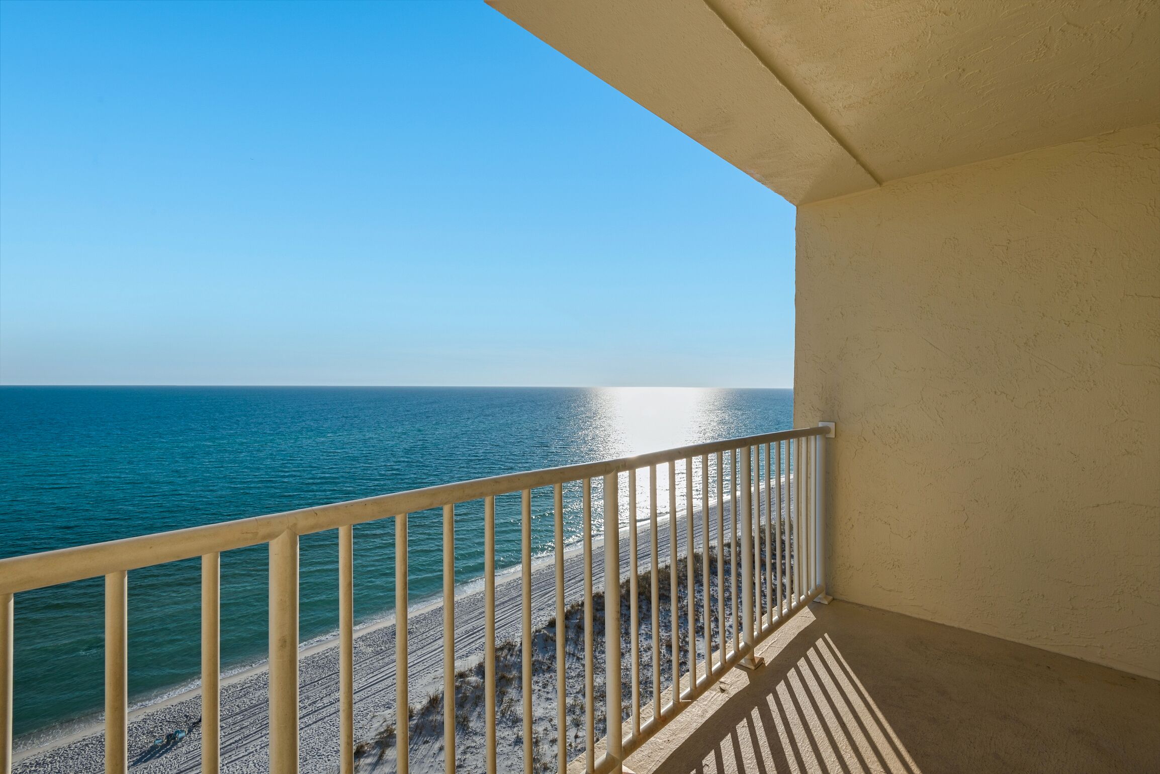 Gulf Front~Top Floor Balcony~3BR Sans Souci 706