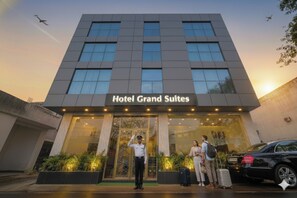 Front of property - Hotel Grand Suites - Delhi Airport (New Delhi)