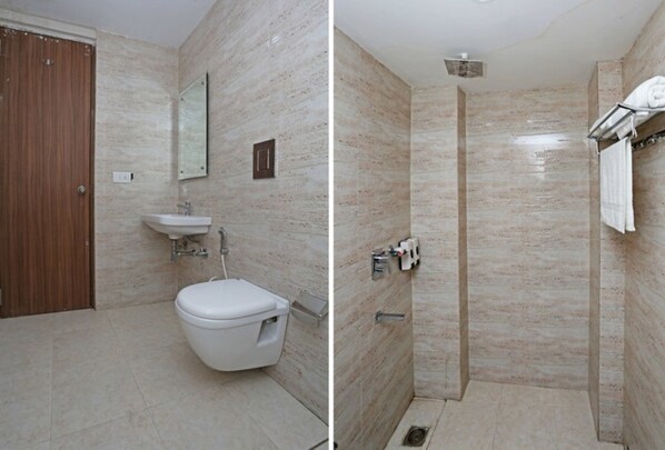 Ducha, artículos de tocador gratuitos, secador de pelo, pantuflas