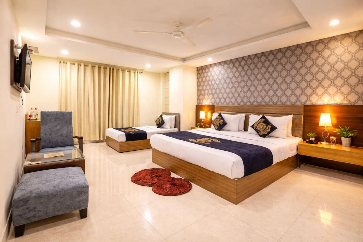 Superior trippelrum | Skrivbord, ljudisolering, strykjärn/strykbräda och gratis wi-fi