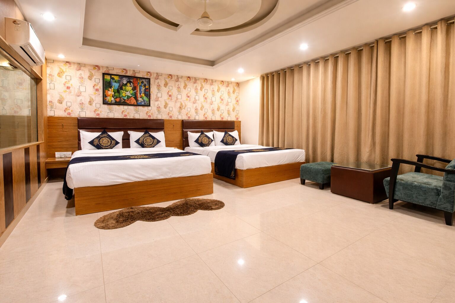 Familjerum för fyra | Skrivbord, ljudisolering, strykjärn/strykbräda och gratis wi-fi