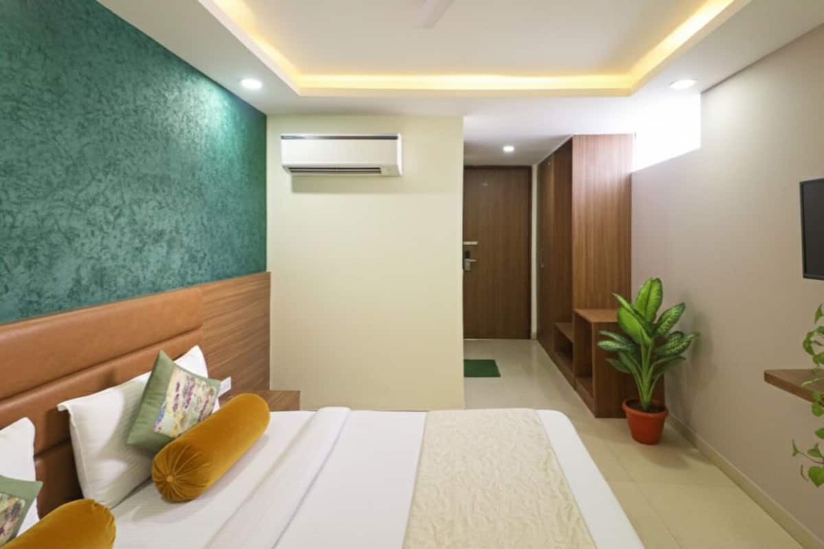 Deluxe Double Room | Desk, soundproofing, iron/ironing board, free WiFi