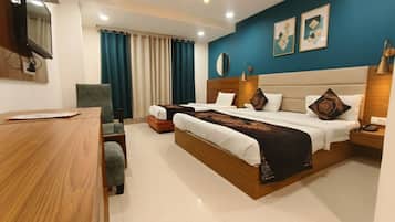 Superior Triple Room | Desk, soundproofing, iron/ironing board, free WiFi