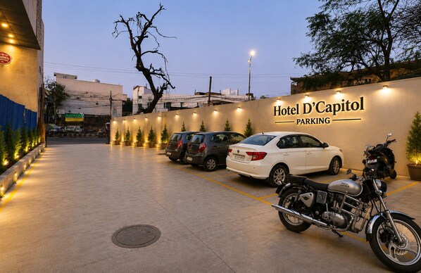 Free self parking - The D'Capitol Delhi, International Airport (New Delhi)