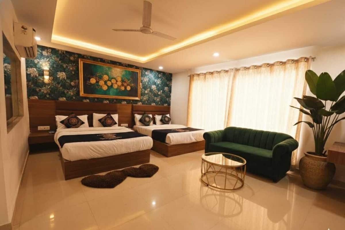 Quadruple Room, 1 Bedroom | Desk, soundproofing, iron/ironing board, free WiFi