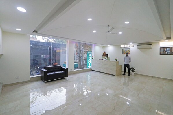 Reception - Hotel Grand Suites - Delhi Airport (New Delhi)