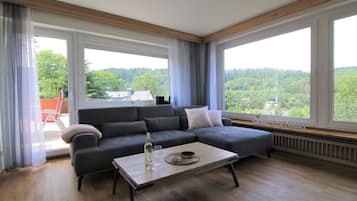 Apartment (Talblick 5*) | Living room | Flat-screen TV