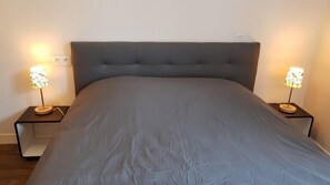 Decoración personalizada, muebles diferentes y escritorio 