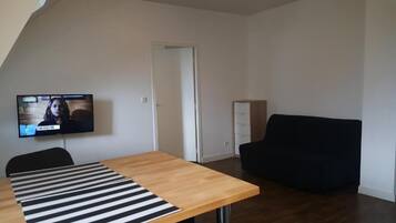 Apartment, 1 Bedroom | Living area | 80-cm LED TV with digital channels, TV