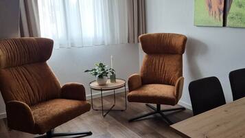 Superior-Studio | Schallisolierte Zimmer, Bügeleisen/Bügelbrett, kostenloses WLAN