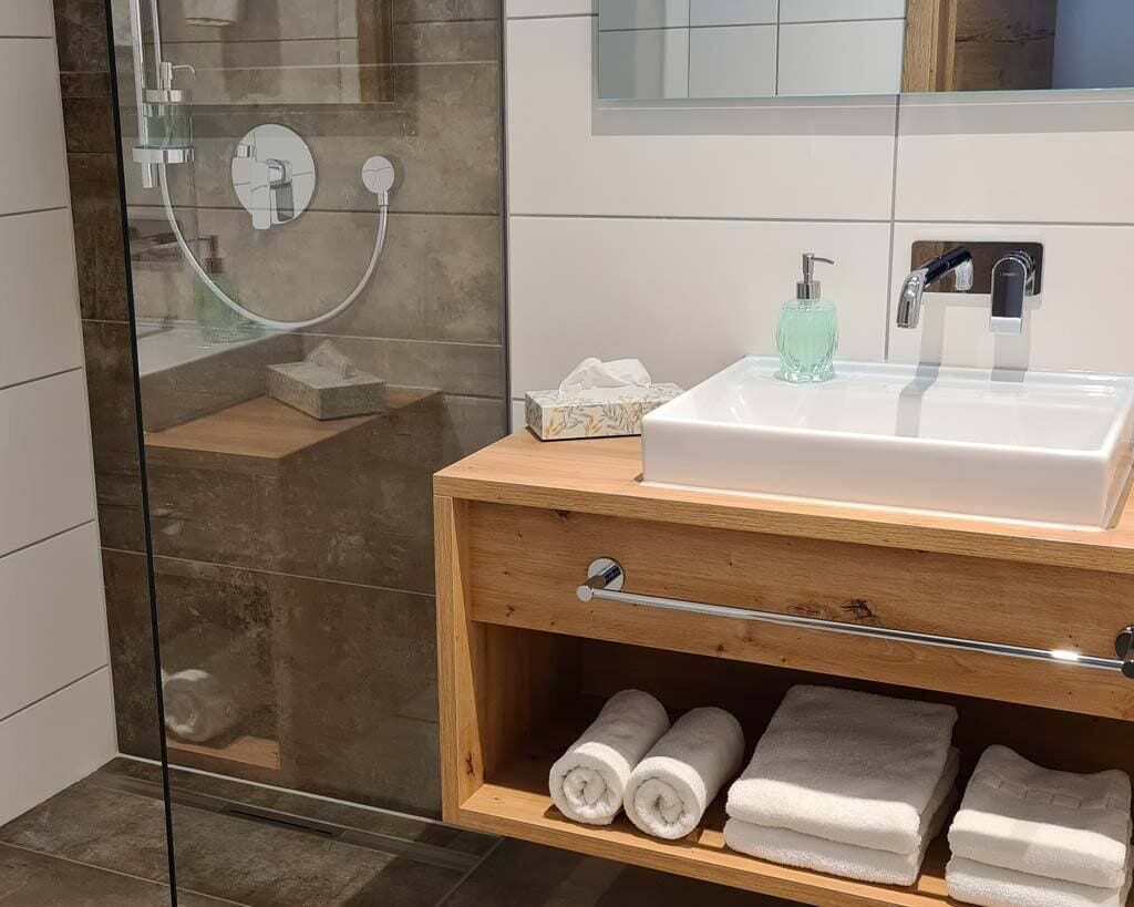 Shower, towels
