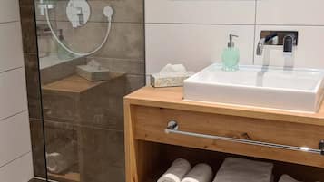 Shower, towels