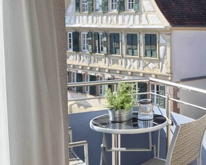 Comfort Double Room | Soundproofing, iron/ironing board, free WiFi, bed sheets - Kachelofa (Vaihingen an der Enz)