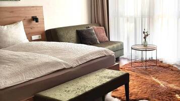Superior Double Room | Desk, soundproofing, iron/ironing board, free cots/infant beds