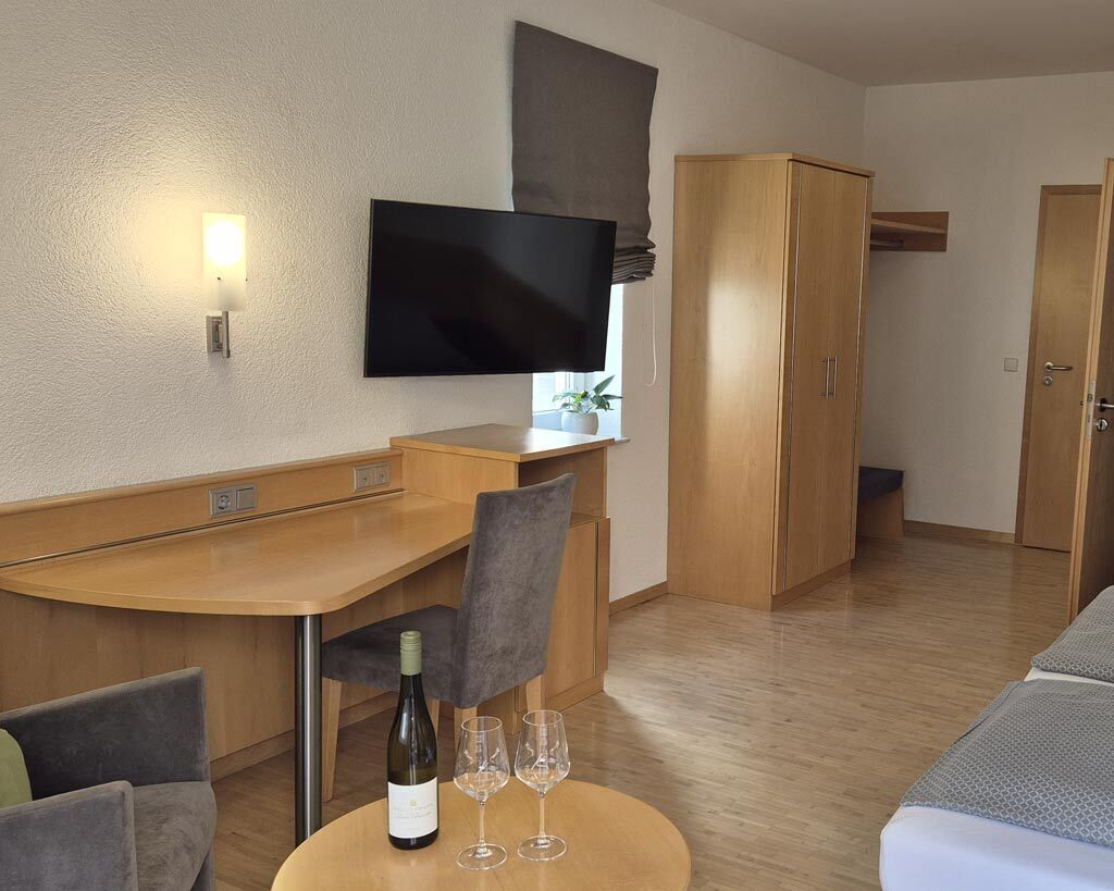 Skrivebord, lydisolering, strygejern/strygebræt, gratis Wi-Fi