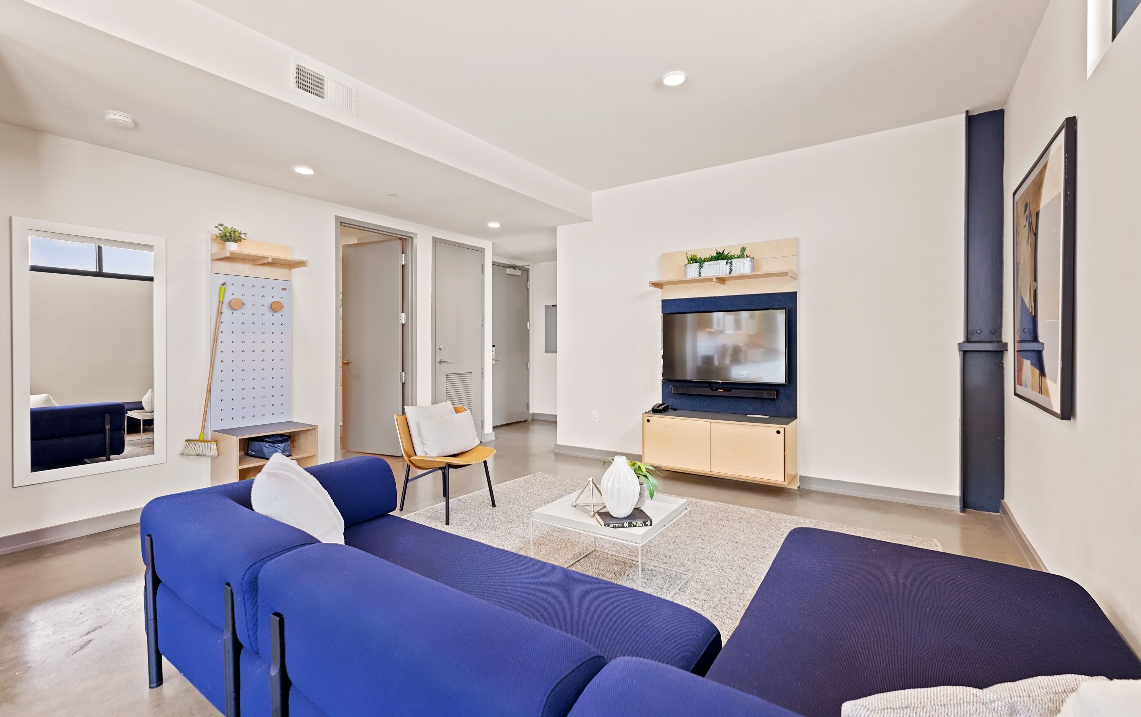 Roupas de cama premium, cofres nos quartos, individualmente decorados