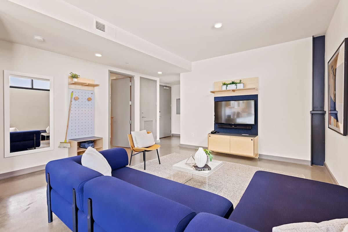 Sengetøy av topp kvalitet, safe på rommet og individuelt dekorert